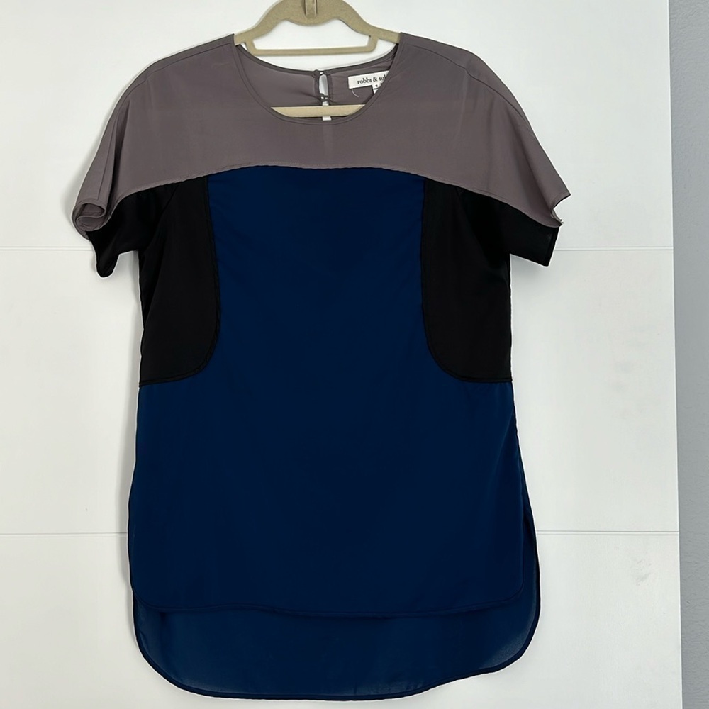 Robbi & Nikki Flowy Crepe Top